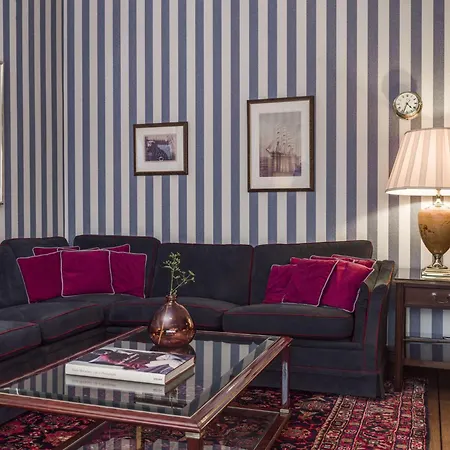 Radisson Blu Plaza Hotel, 4*