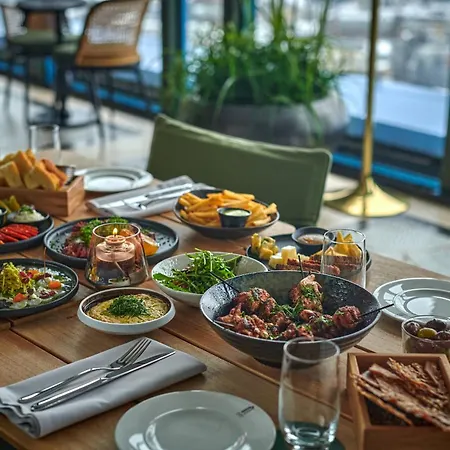 Radisson Blu Plaza Hotel,