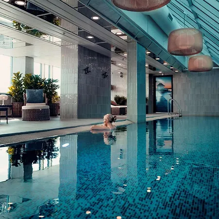 Radisson Blu Plaza Hotel, فندق 4*