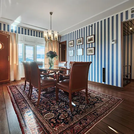 Radisson Blu Plaza Hotel,