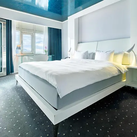 Radisson Blu Plaza Hotel, 4*