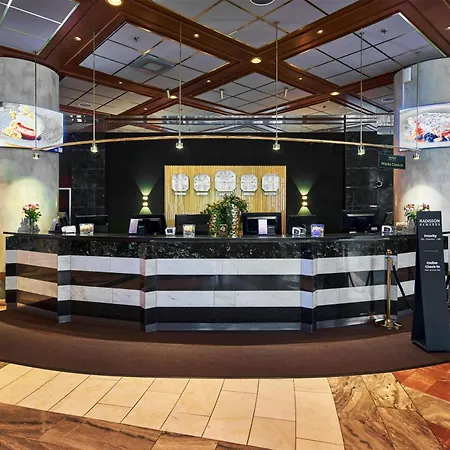 Radisson Blu Plaza Hotel, Hotel Oslo