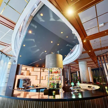 Radisson Blu Plaza Hotel, Hotel