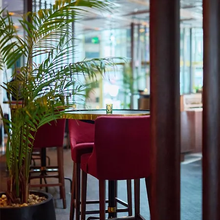 Radisson Blu Plaza Hotel, 4*