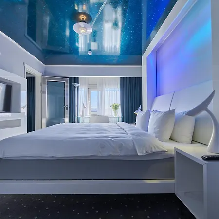 Radisson Blu Plaza Hotel, Hotel