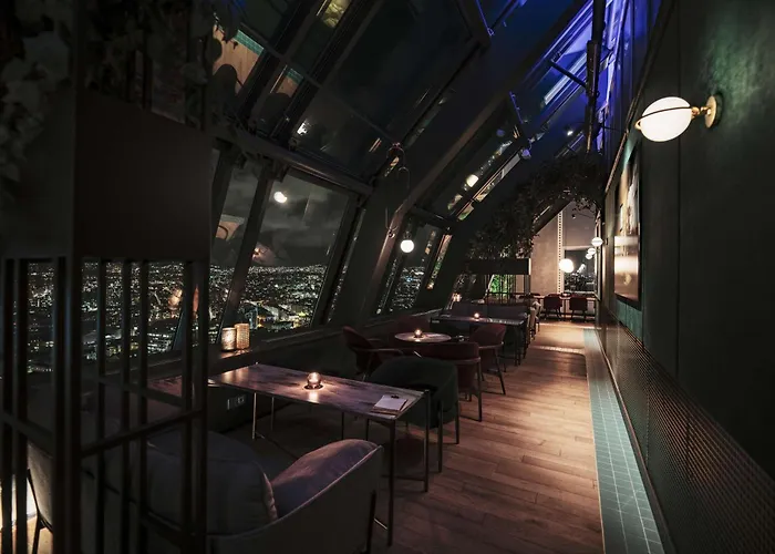 Radisson Blu Plaza Hotel, Hotel