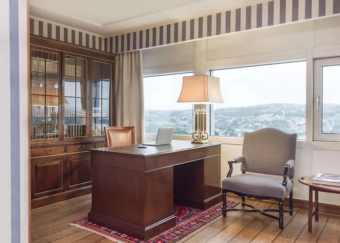 Hotel Radisson Blu Plaza Hotel, 4*