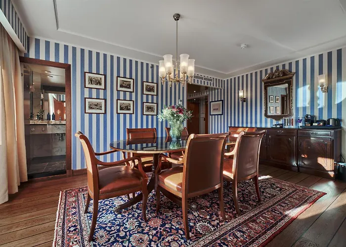 Radisson Blu Plaza Hotel, 4*