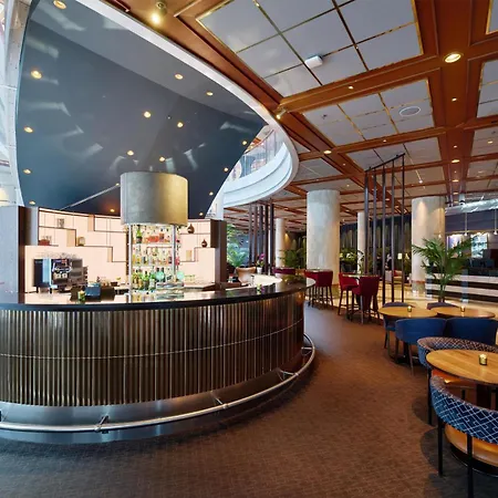 Radisson Blu Plaza Hotel, Hotell 4*