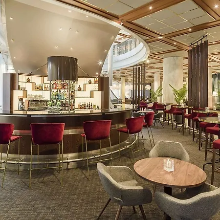 Radisson Blu Plaza Hotel, Ξενοδοχείο