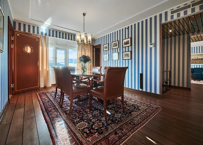 Radisson Blu Plaza Hotel,