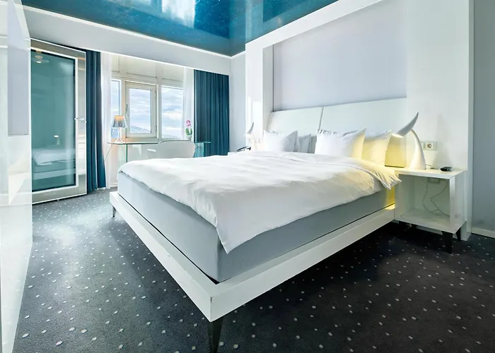 Radisson Blu Plaza Hotel, 4*