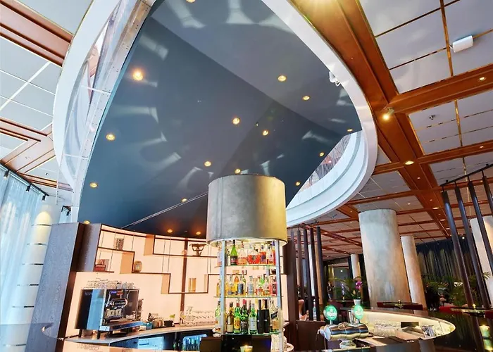 Radisson Blu Plaza Hotel, Hotel