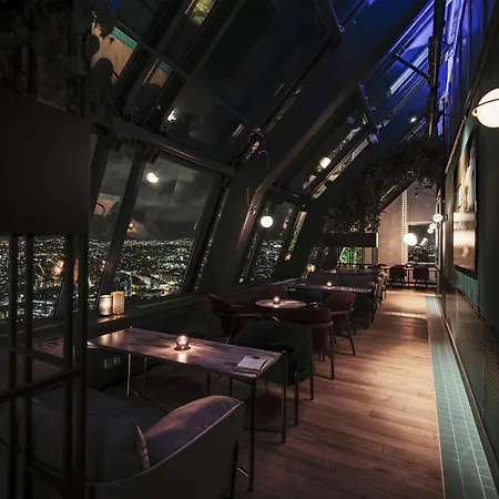 Radisson Blu Plaza Hotel, Hotel