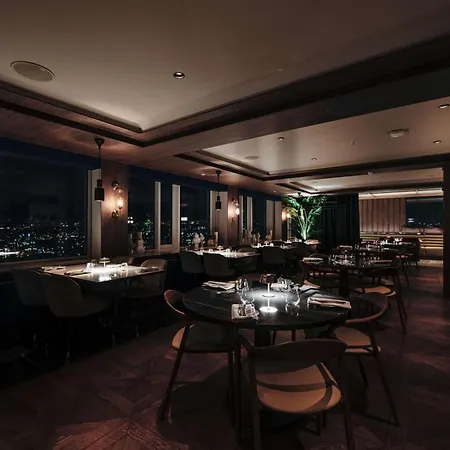 Radisson Blu Plaza Hotel, Hotel