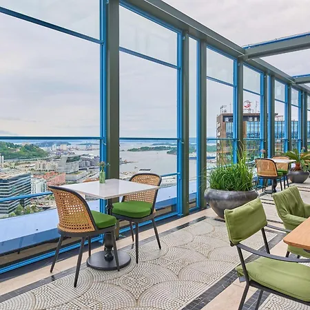 Radisson Blu Plaza Hotel, Hotel